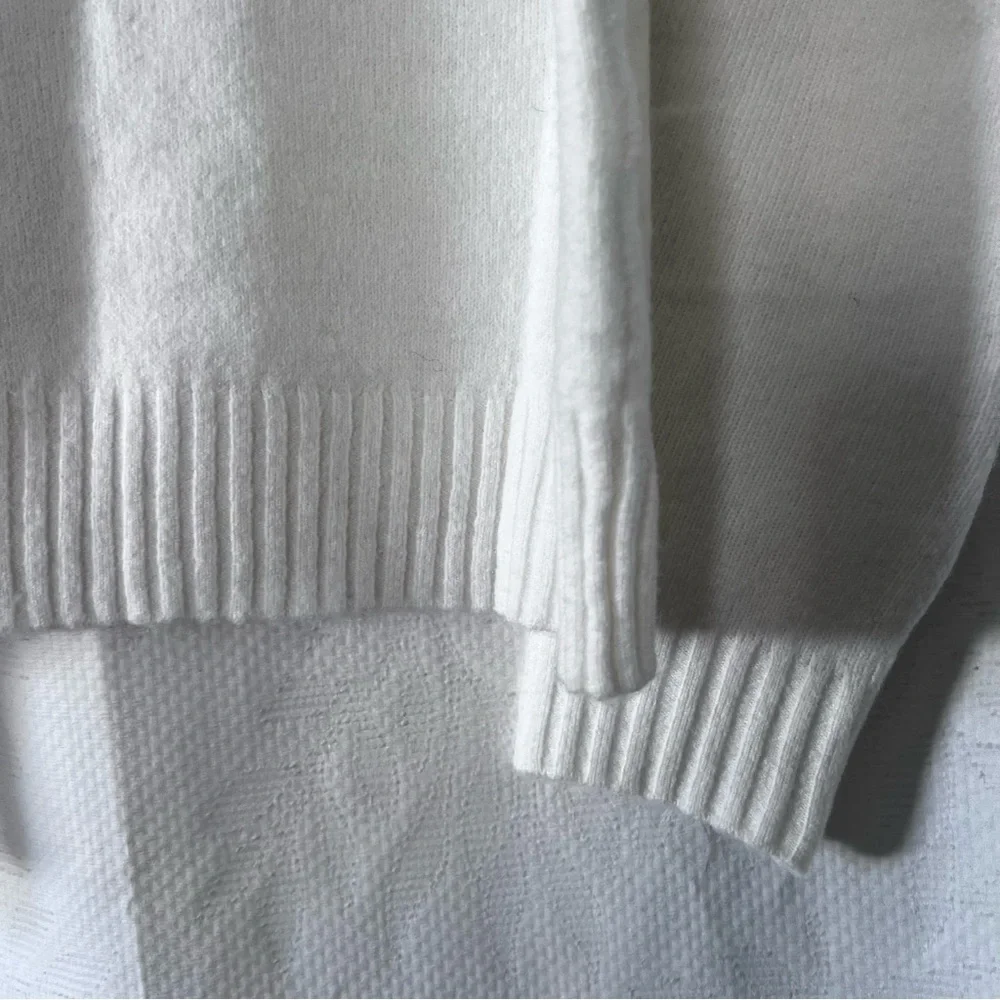 NWT Banana Republic Cozy Alpaca V Neck Sweater in White size Small - Picture 10 of 14